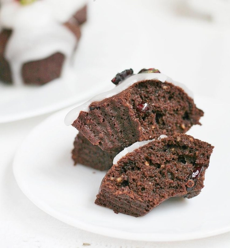 lahodný recept na čokoládové muffiny s brusnicami Čokoládové muffiny vianočné pečenie-chutné-recept