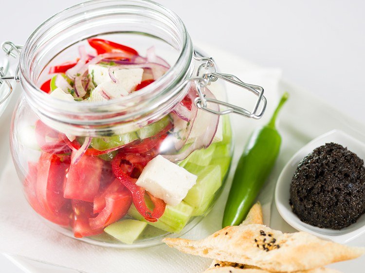 schopska-salat-original-recepty-variant-sklo