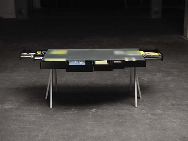 Stôl na stôl Treasury v čiernej farbe Stôl na stôl Treasury v čiernej farbe