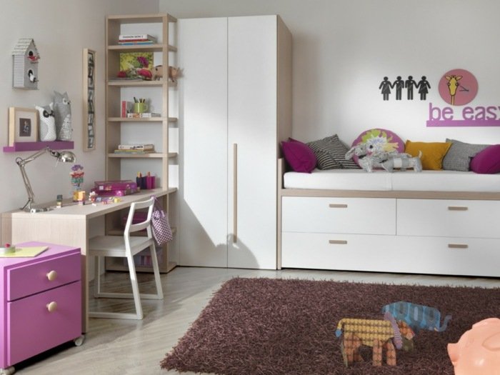 ružové zásuvky do dievčenskej izby pod šatníkom