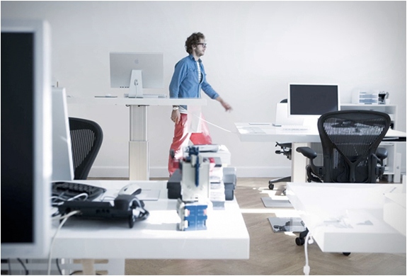 Nápady na stôl s požadovanou výškou ako prednáškový stôl Uni-izby-zariadenie-s-stolom-nápady