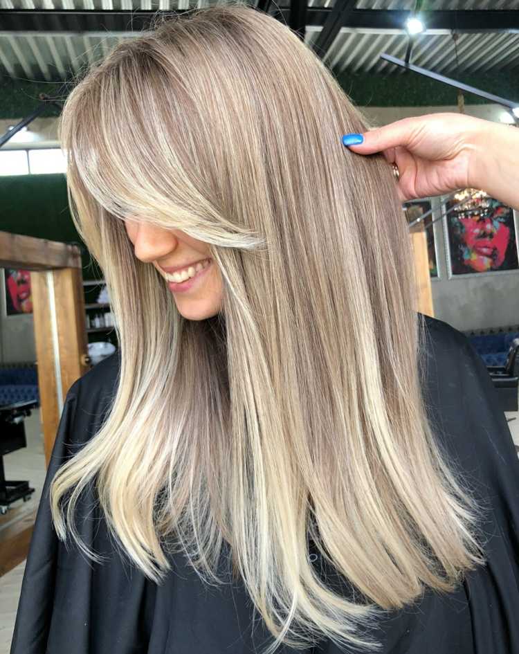 Diagonálna ofina zostrihaná sama Návod na blond vlasy s tmavými pramienkami