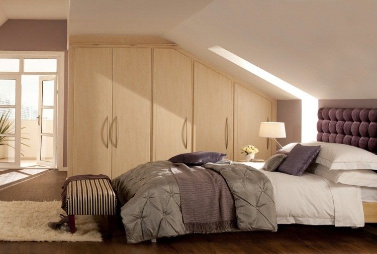 Skriňa-strecha-nápady-spálňa-ľahké-drevené úchytky