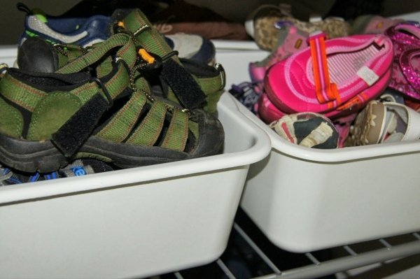 Ponechajte si plastovú obuv do bazéna Ponechajte si plastové panvové topánky