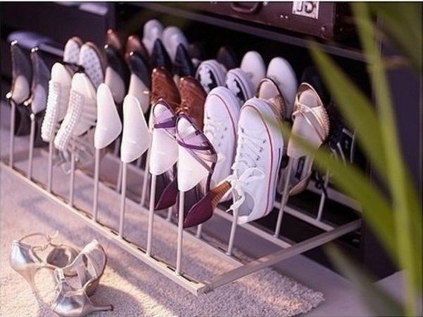 Ikea edícia 16 párov topánok Kovový rám-Ikea-stojan na topánky-obchod s obuvou