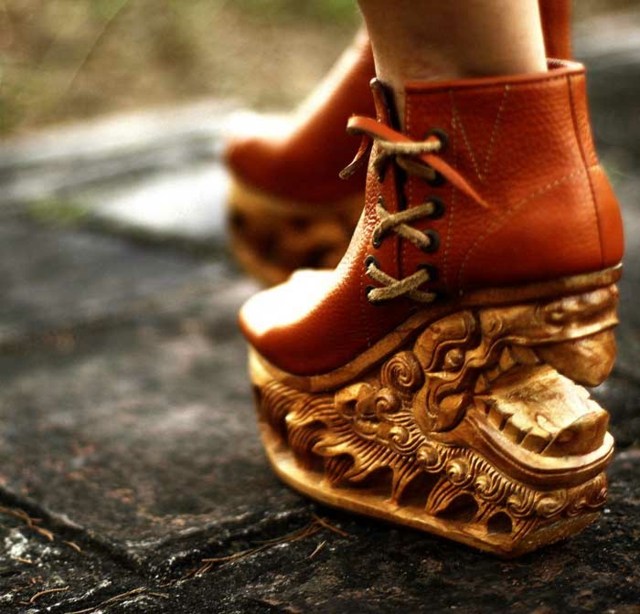 Drevené topánky pekný dizajn originálne kožené jeseň nádherný dizajn originálne kožené jesenné prevedenie Vietnam