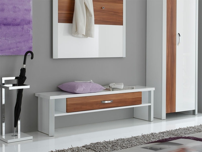 Moderný predsieňový nábytok v minimalistickom štýle Skrinka na topánky, biela, vysoký lesk, drevené detaily