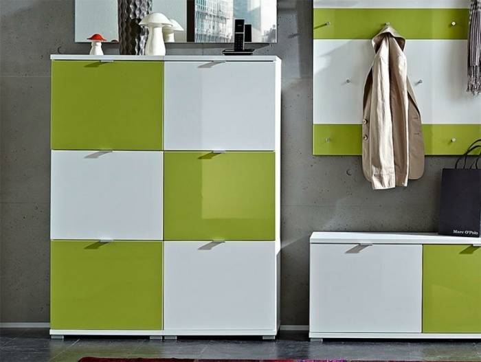 Biela a zelená tvoria atraktívny súbor Skrinka na topánky biela vysoká lesklá zelená moderná štýlová