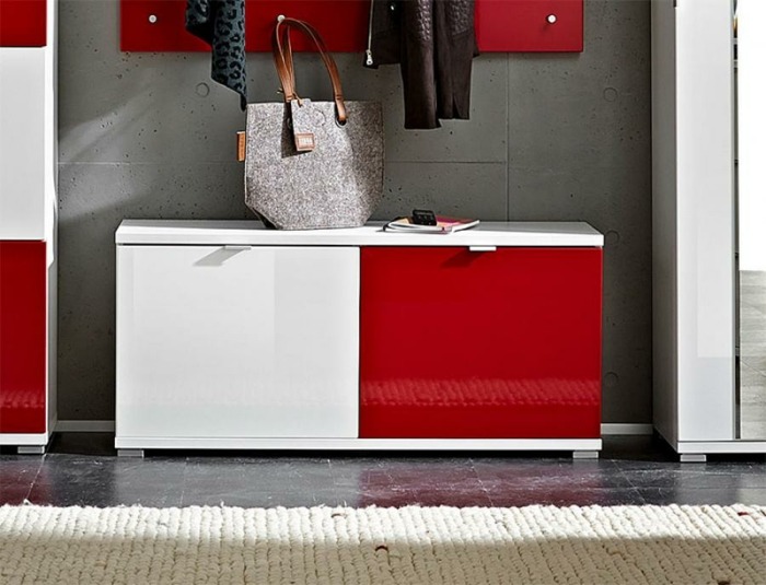 Skrinka na topánky v bielej a červenej farbe - moderný predsieňový nábytok Skrinka na topánky biela vysoký lesk červená farba nápady chodby