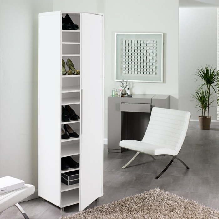 Vysoká skrinka na topánky do úzkych chodieb - moderný predsieňový nábytok Vytvorte bielu skrinku na topánky vo vysokom lesku vysokú a úzku chodbu