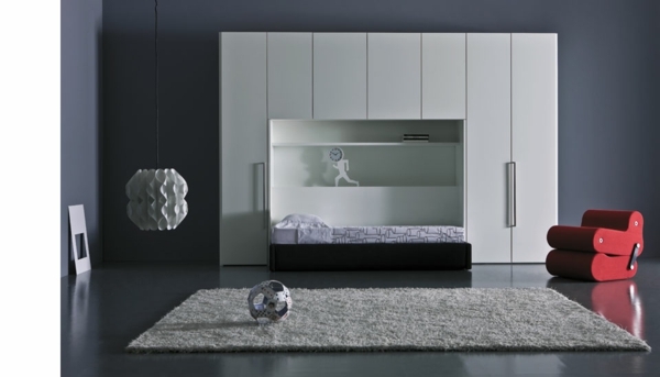 čierna a biela spálňa -vstavaná posteľ