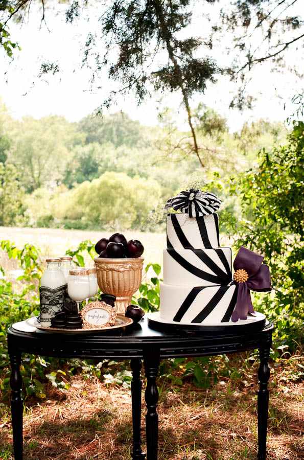 čierne pruhy-svadobná torta-tim-burton-motto