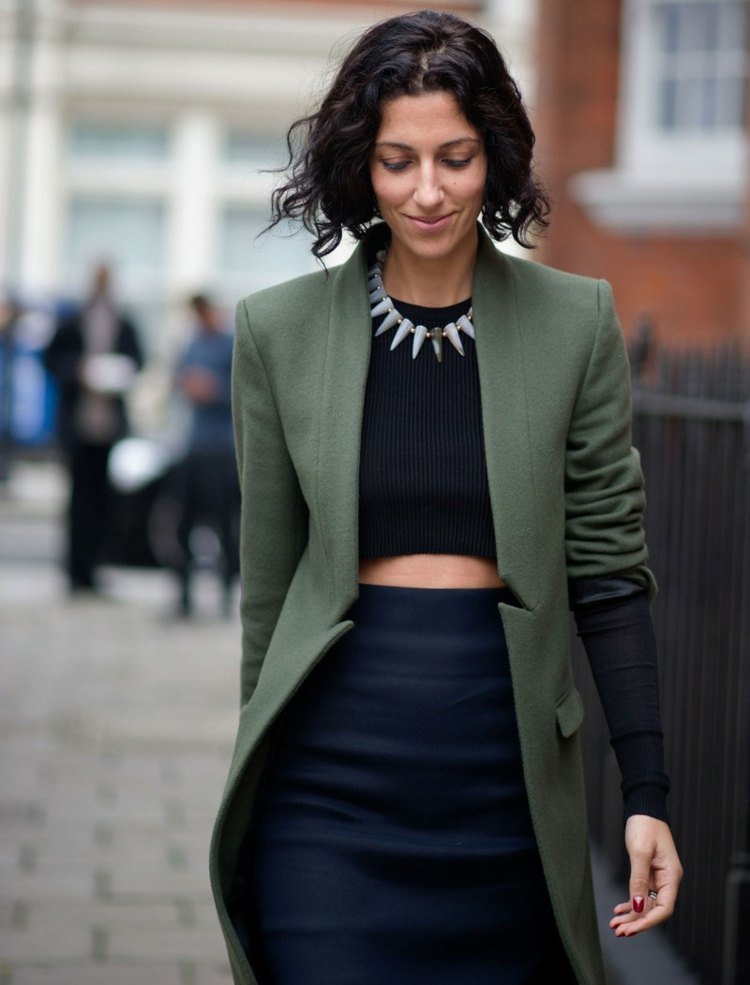 Dvojdielna sukňa s vysokým pásom a krátkou blúzkou Čierne outfity-dohromady krátka top s vysokým pásom-sukňa