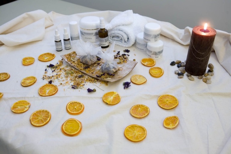 Africké čierne mydlo exfoliačné domáce liečivo letná starostlivosť o pokožku kakaové bôby