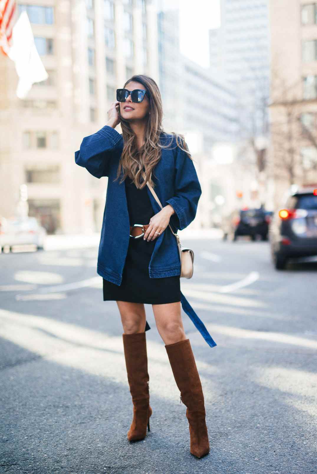 malá čierna na jeseň nosí elegantné súpravy nadkolienok