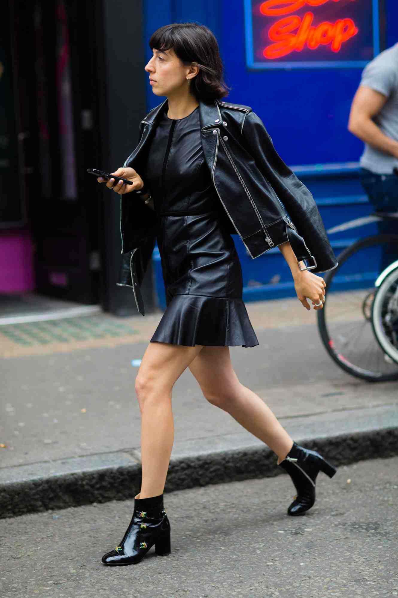 mini Lederkleit kombinovať kožené bundy jesenné outfity