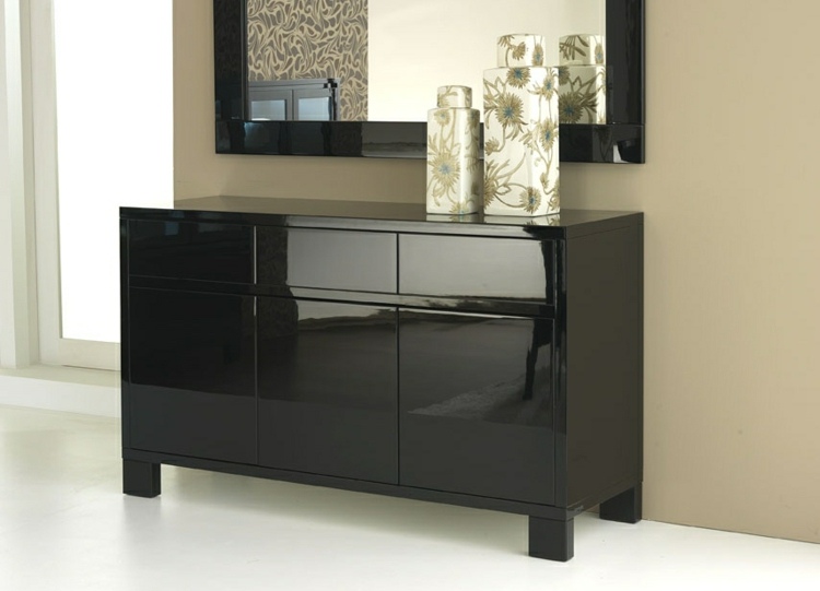 Príborník v čiernej farbe v modernom minimalistickom vzhľade čierny príborník, čínska váza, vzhľad vo vysokom lesku