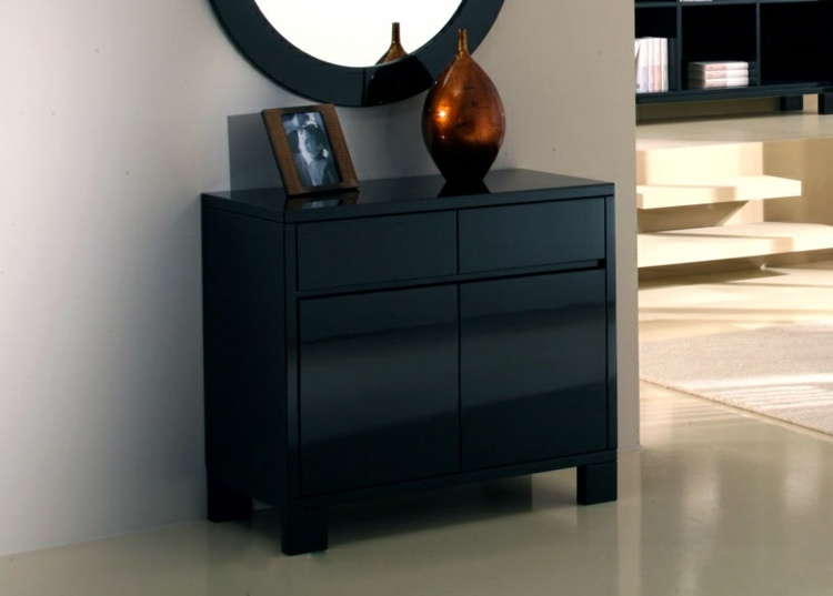 Príborník v čiernej farbe s minimalistickým dizajnom čierny príborník moderné vysoké nápady na bytové doplnky