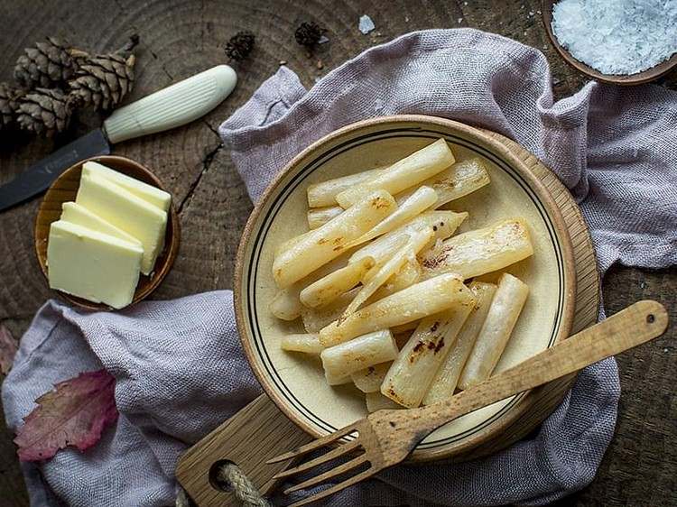 Lúpanie a varenie Salsify Tipy na skladovanie a zdravotné výhody