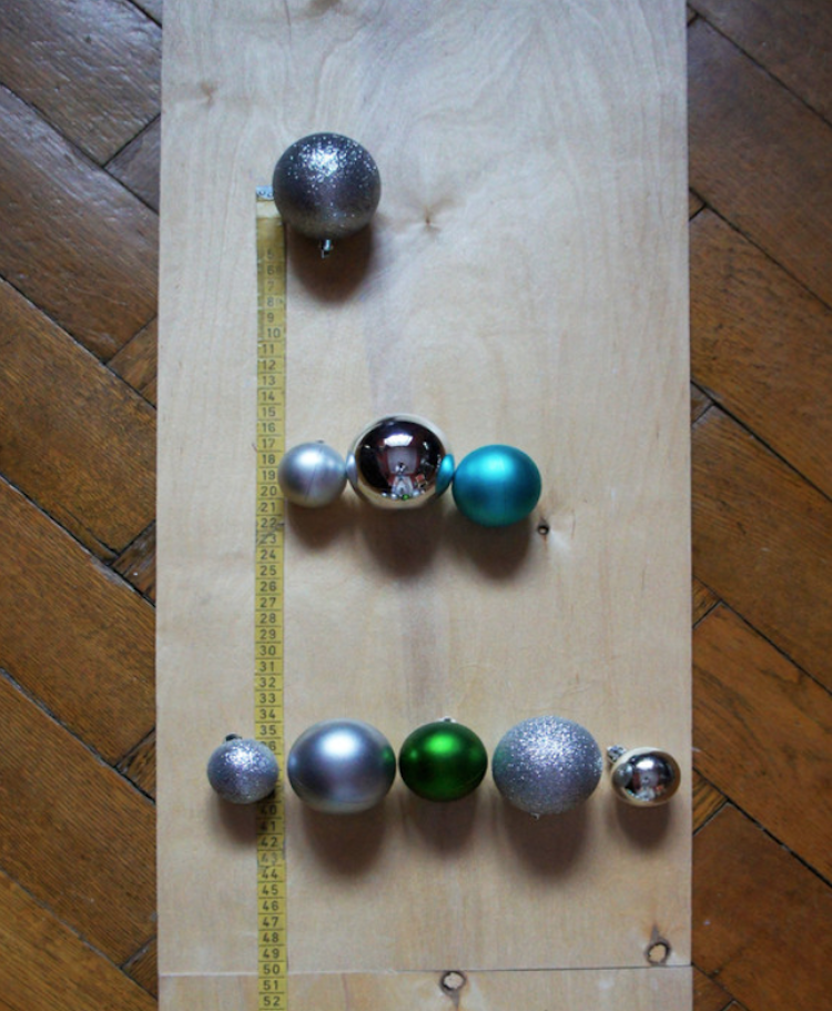 Vytvorte vianočný stromček z guličiek Veľkosť Určte výšku