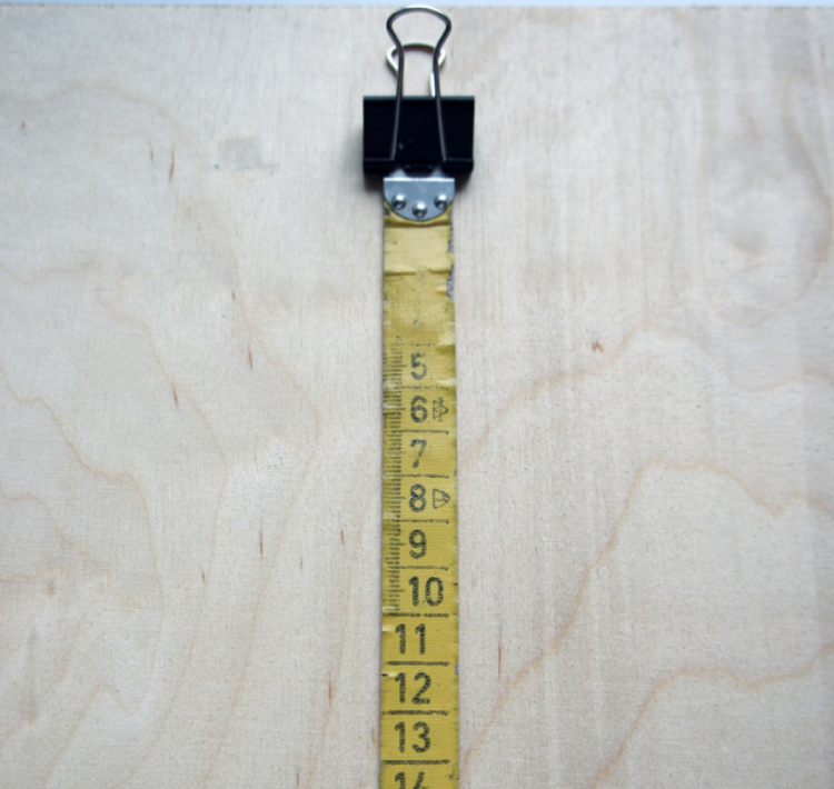 Meracia páska meria dĺžku rybárskeho vlasca