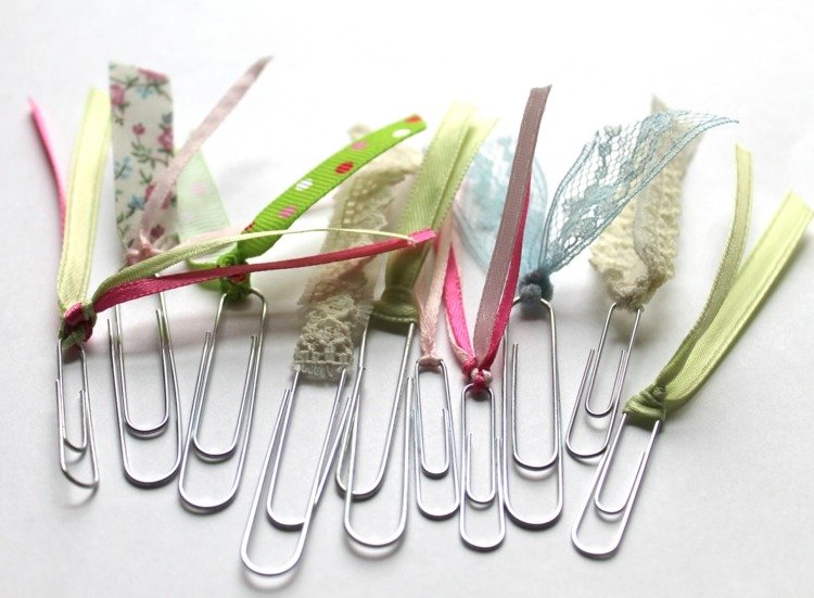 Nápad navrhnúť kancelárske sponky do zošita Scrapbooking nápady-dekorácia-kancelárske klipy-stuhy-čipky