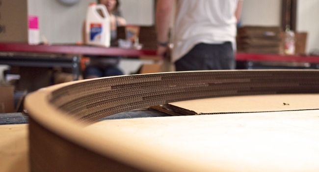 Graypants Licht Unikátna výroba recyklovaných kartónových materiálov