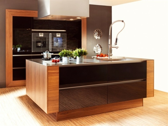 kompaktný malý kuchynský ostrovček z dreva kompaktné-malé-kuchynské-ostrovné-drevo