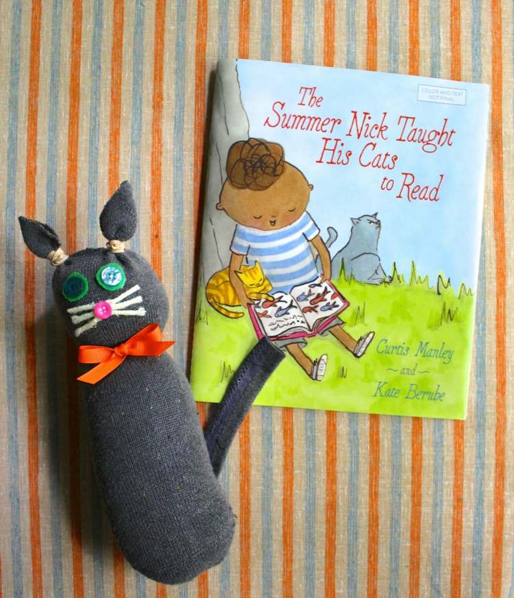 Vyrobte si z ponožiek mačku plyšové hračky bez šitia