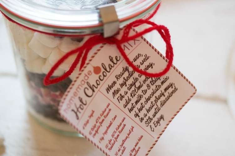 Horúca čokoláda s príchuťou mäty na vianočné darčeky z kuchyne