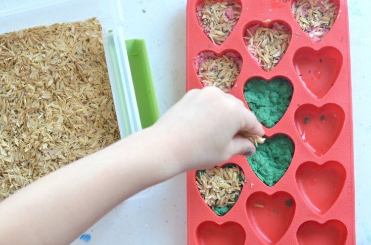 kutilské semienka ako darček pre hostí hocheit farebný papier