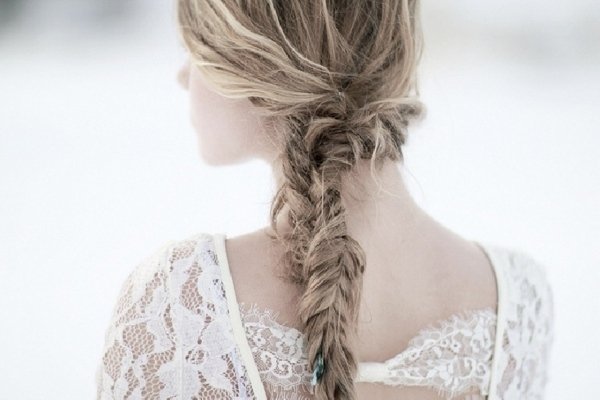 svadobný príležitostný pletený vrkoč v štýle boho bočné-rybie kosti-vrkoče-nápady-pre-svadobné-účesy