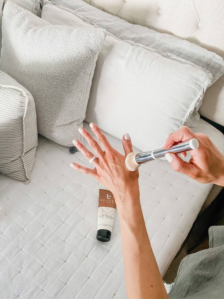 Ako odstrániť samoopaľovacie škvrny Tipy na starostlivosť o telo v lete