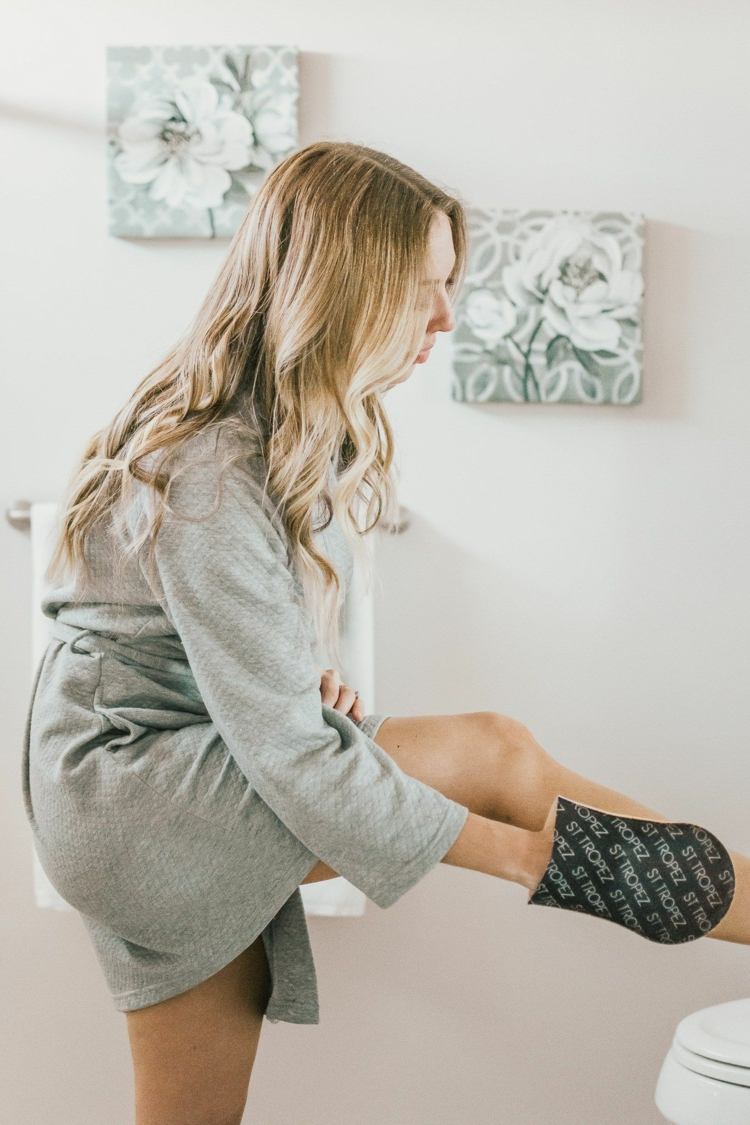 Aplikácia letných tipov na starostlivosť o telo Self-Tanner Legs Body Scrub