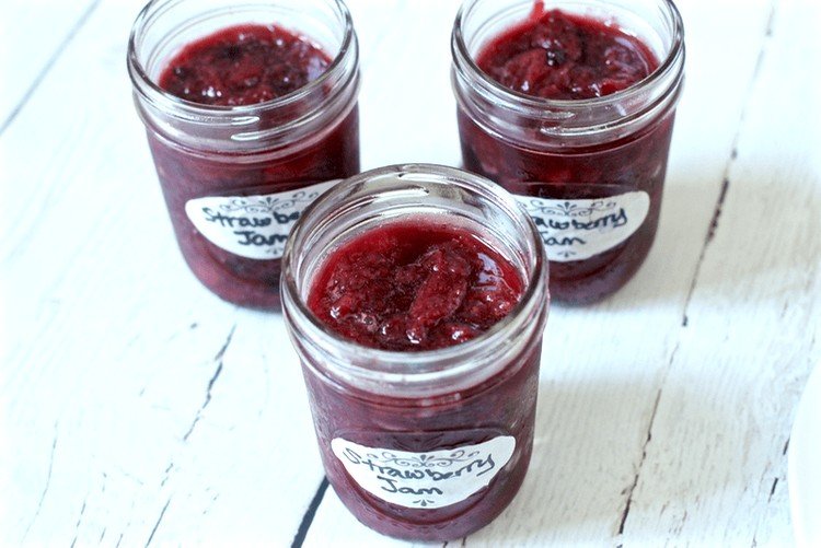 Domáce darčeky z kuchyne Recept Strawberry Jam Freezer Jam