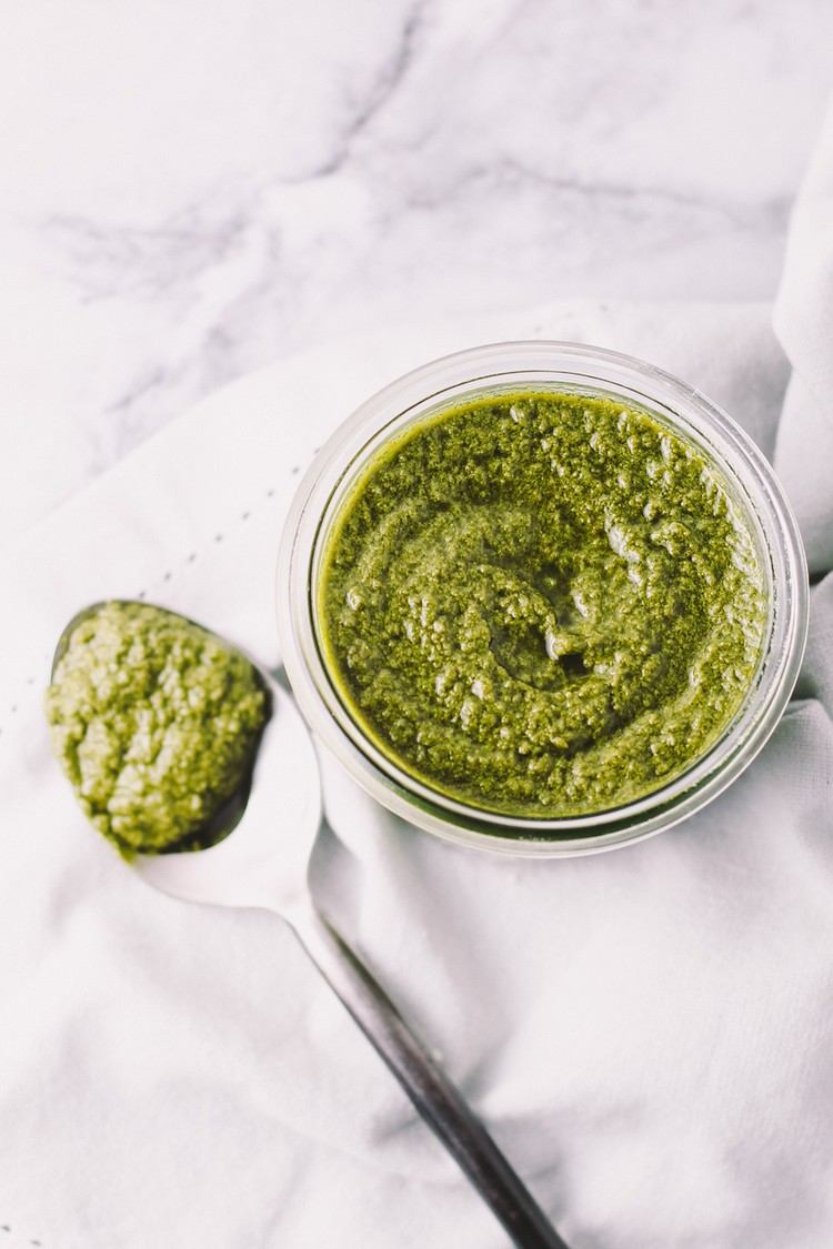 Domáce bazalkové pesto ako letný darček z kuchyne