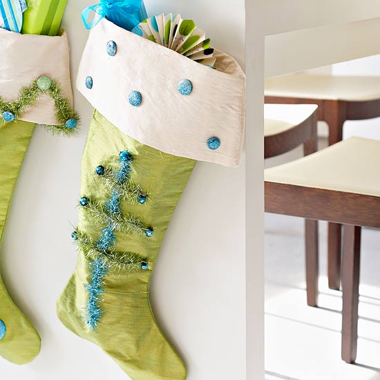 nikolausstiefel dekorácia domu zelená modrá girlanda perly čerstvé nikolausstiefel ozdobte zelenú modrú girlandu perlou sviežou