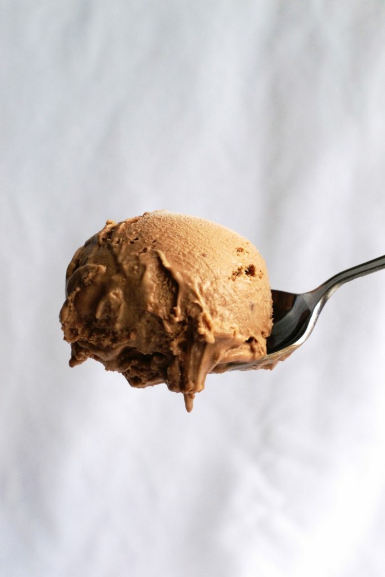 Nutella na výrobu domácej zmrzliny, kondenzovaného mlieka