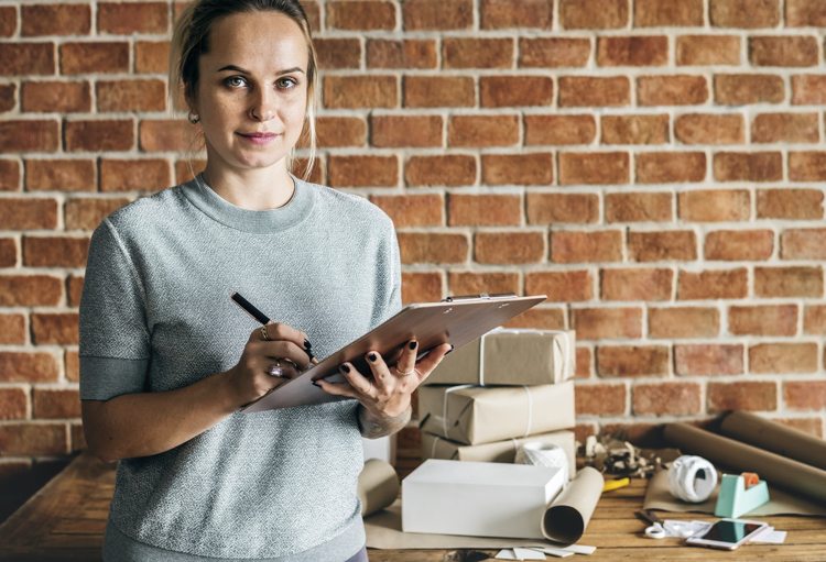 Predaj ručne vyrábaných výrobkov balením do vlastných rúk