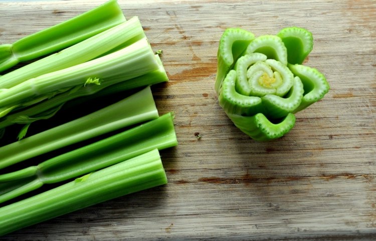 Výsadba zeleru je pre amatérskych záhradníkov výzvou zelerové rastliny zelenina drevený stôl v tvare hviezdy