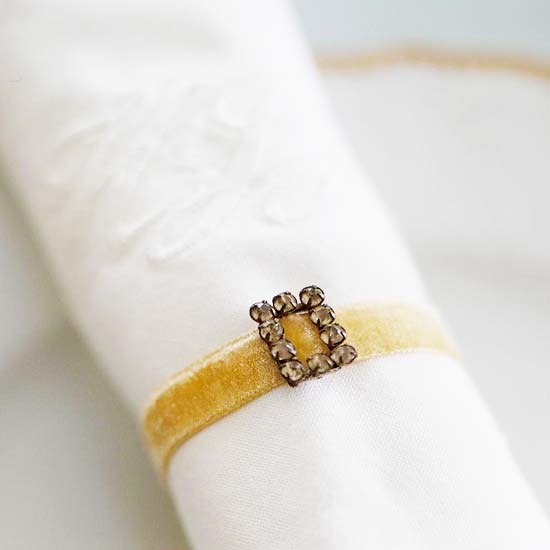 drotársky obrúskový prsteň žltá zamatová stuha spona dekoračné kamienky obrúčkový prsteň žltá zamatová stuha spona dekoračné kamienky