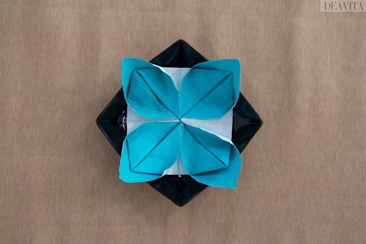 Zložte obrúsok lekno námornícky modrý papierový obrúsok