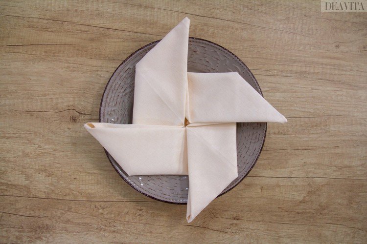 Jednoduché skladanie veterníka s návodom na látkový obrúsok Detská narodeninová oslava