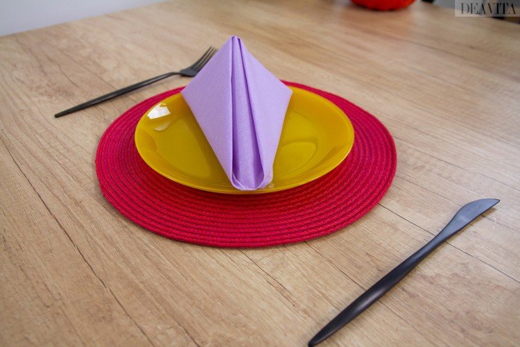 Návod na skladanie obrúskových obrúskov na obrúsky