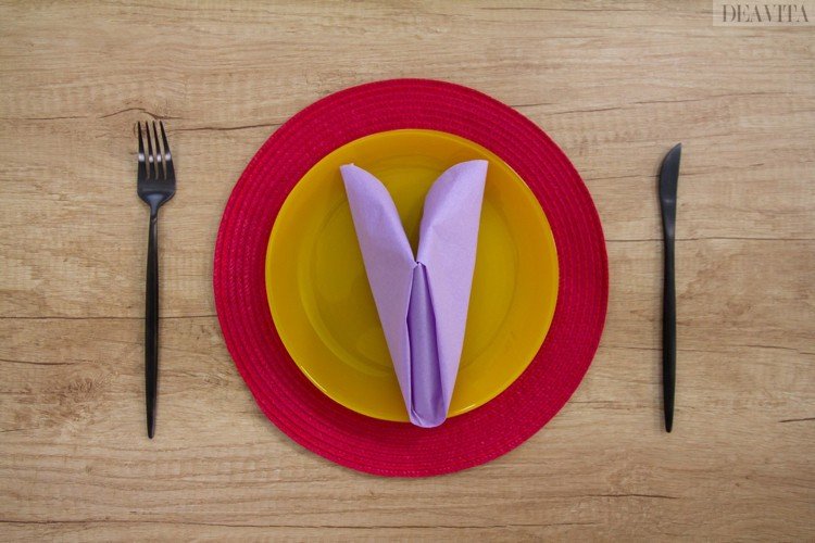 Obrúsky skladacie pyramídové purpurové papierové obrúsky