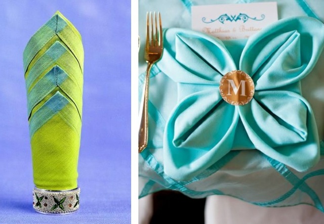 Kvety aranžujú prstenovú tyrkysovú farbu