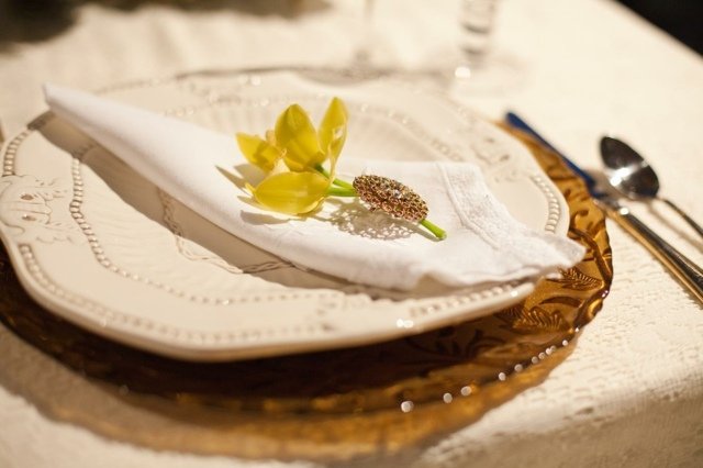 Kovová tanierová časť na čerstvé kvety