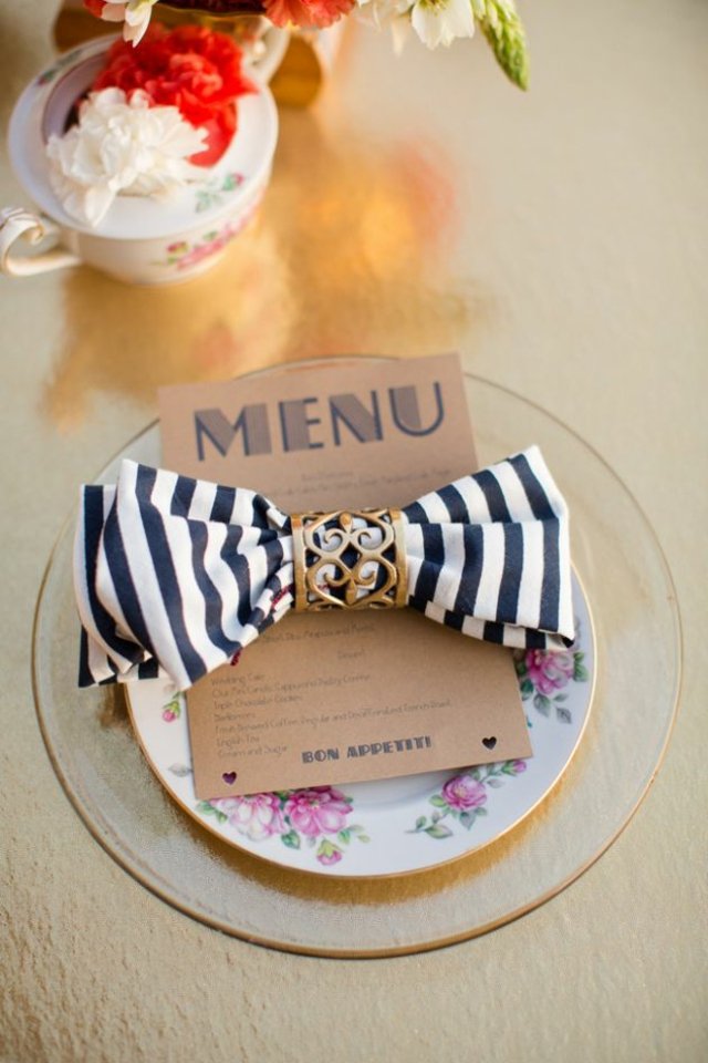 Kovový prsteň na obrúsky so slučkou pre námorníctvo