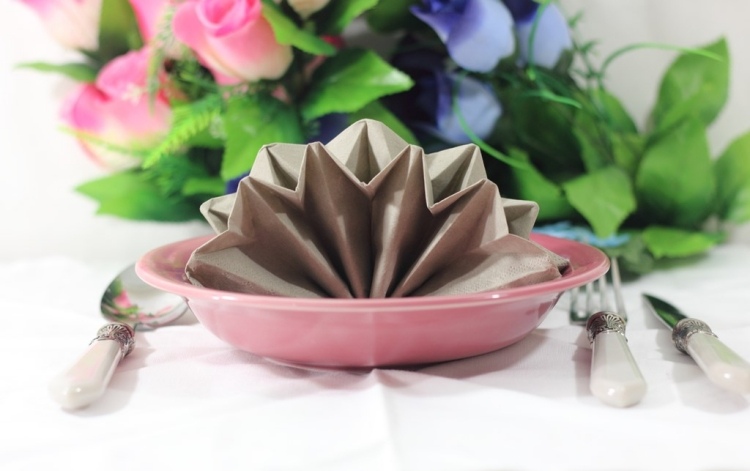 Obrúsky skladacie dekorácia na stôl z papierového obrúska hviezda-papier