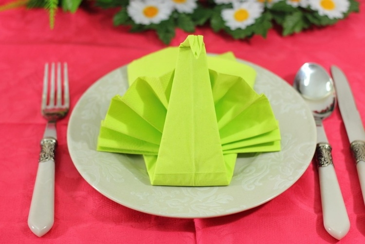 papier-obrúsok-záhyby-zelená-morka-tvar